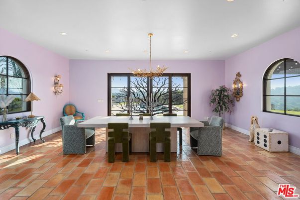 Dining room, Interior, Recessed Lighting