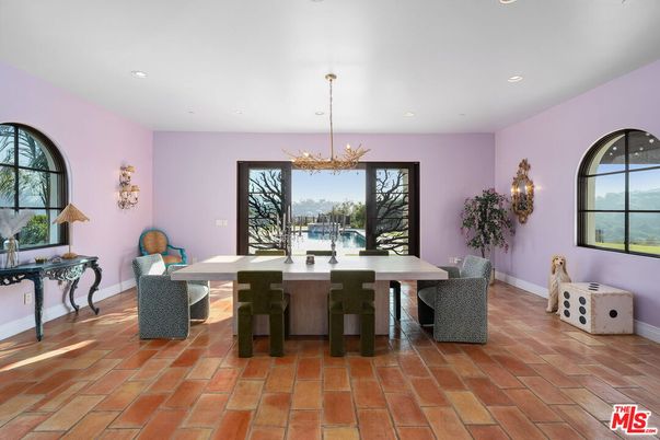 Dining room, Interior, Recessed Lighting