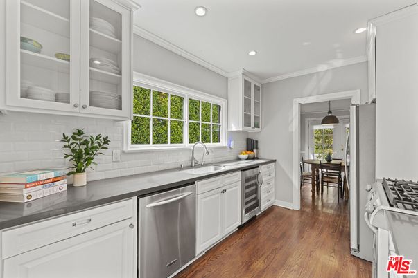 Dining room, Interior, Kitchen, Recessed Lighting, Stainless Steel Appliances, Wood Texture Flooring
