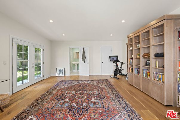 Fitness Equipment, Interior, Recessed Lighting, Wood Texture Flooring