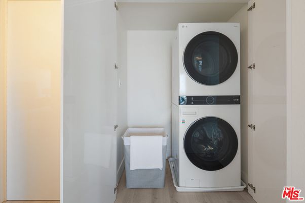Interior, Utility Closets, Washer, Wood Texture Flooring