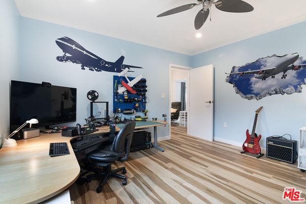 Home Office, Interior, Recessed Lighting, Wood Texture Flooring