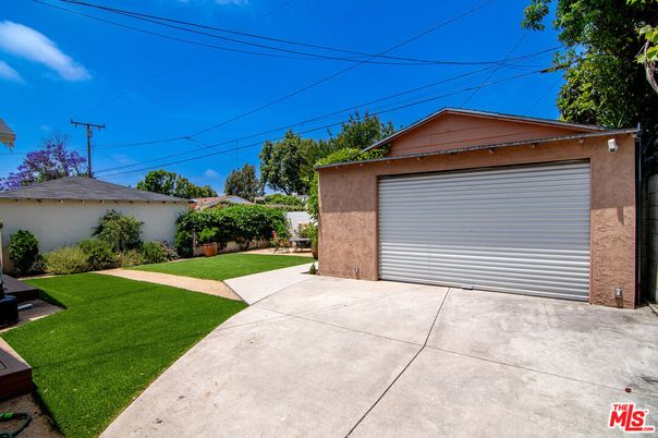 Detached Garage, Exterior