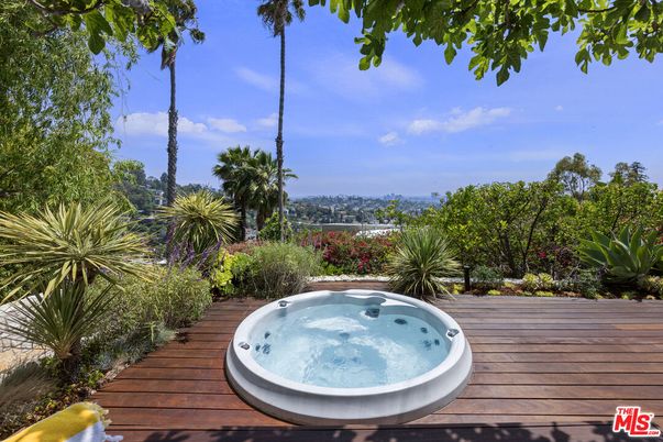 Exterior, Hot Tub