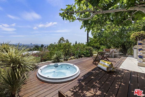 Exterior, Hot Tub