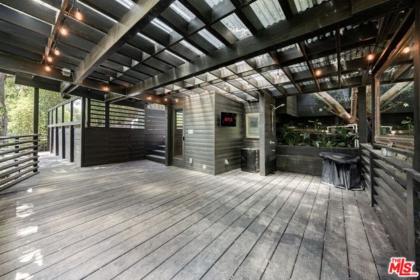 Exterior, Wood Texture Flooring