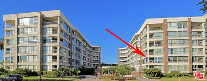 Exterior, Facade, Condo Building