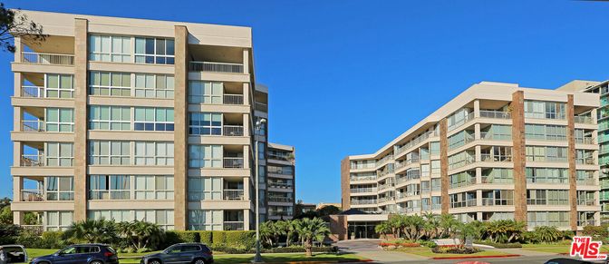 Exterior, Facade, Condo Building