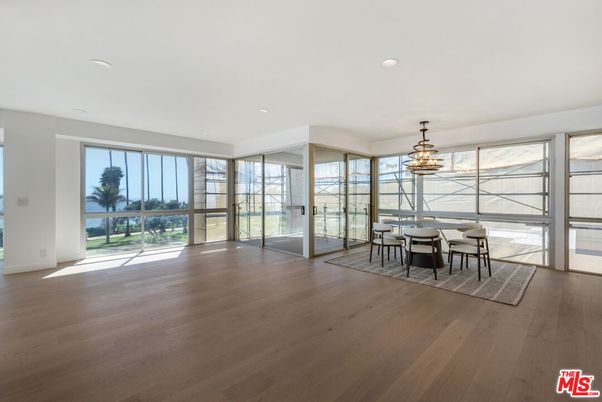 Chandelier, Dining room, Interior, Recessed Lighting, Wood Texture Flooring