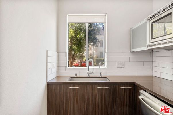 Interior, Stainless Steel Appliances