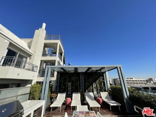 Exterior, Facade, None