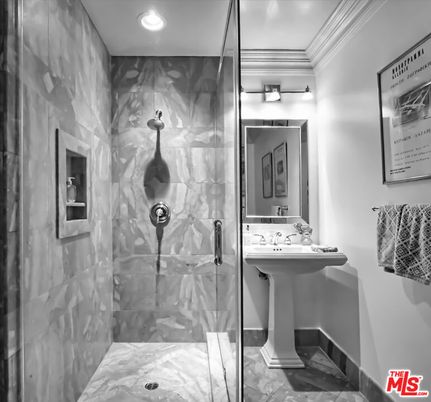Bathroom, Interior, Recessed Lighting
