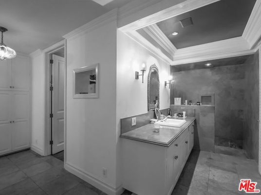 Bathroom, Glass Shower, Interior, Pendant Lights, Recessed Lighting