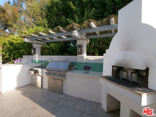 Exterior, Fireplace