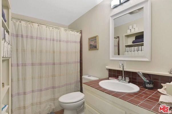 Bathroom, Interior, Tile Countertops