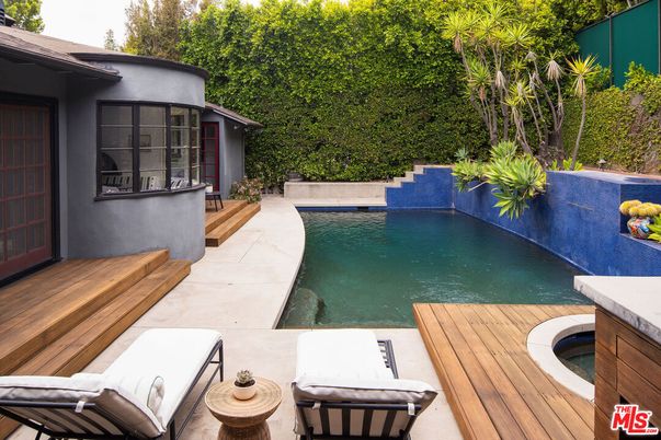 Exterior, Pool