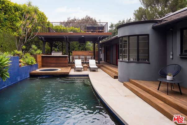 Exterior, Pool