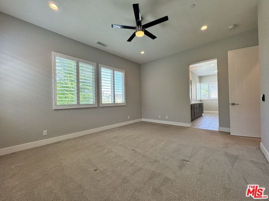 Empty room, Interior, Recessed Lighting
