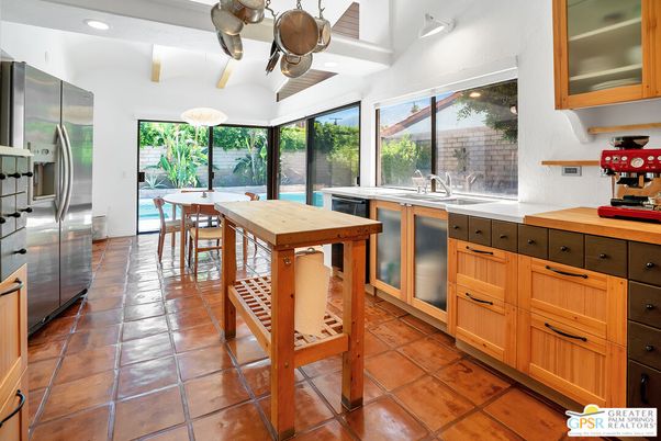 Dining room, Interior, Kitchen, Recessed Lighting, Stainless Steel Appliances