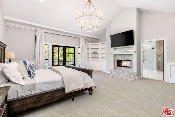 Bedroom, Fireplace, Interior, Pendant Lights, Recessed Lighting