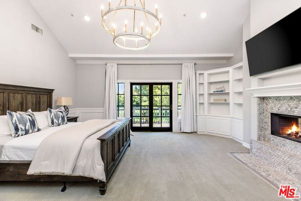 Bedroom, Fireplace, Interior, Pendant Lights, Recessed Lighting