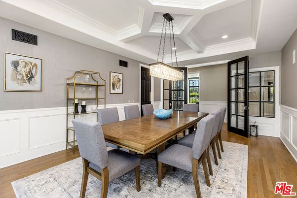 Chandelier, Dining room, Interior, Recessed Lighting, Wood Texture Flooring