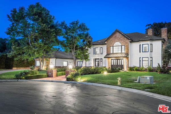 Backyard, Exterior, Facade, Brick Facade, French Provincial