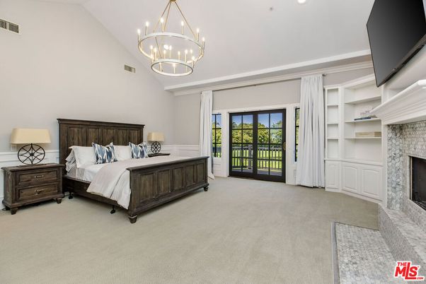 Bedroom, Fireplace, Interior, Pendant Lights, Recessed Lighting