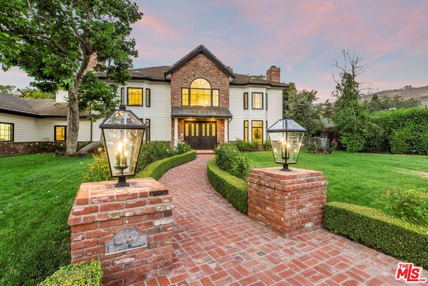 Backyard, Exterior, Facade, Brick Facade, French Provincial