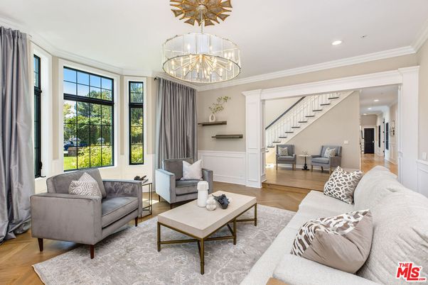Chandelier, Interior, Living room, Pendant Lights, Recessed Lighting, Wood Texture Flooring
