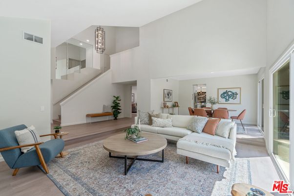 Dining room, Interior, Living room, Pendant Lights, Recessed Lighting, Wood Texture Flooring
