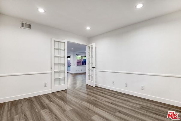 Empty room, Interior, Recessed Lighting, Wood Texture Flooring