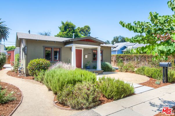 Exterior, Facade, Ranch