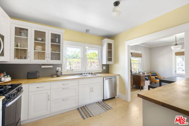 Dining room, Interior, Kitchen, Pendant Lights, Wood Texture Flooring