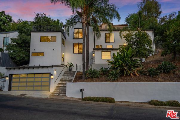 Attached, Exterior, Facade, Modern