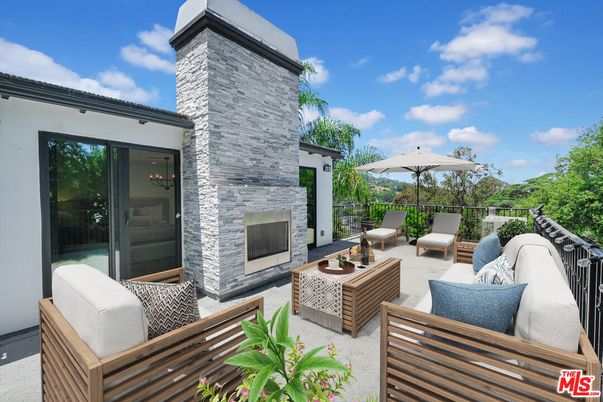 Exterior, Fireplace