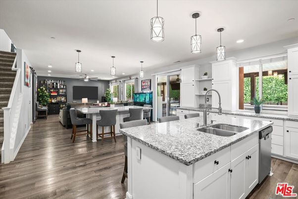 Dining room, Interior, Kitchen, Pendant Lights, Recessed Lighting, Wood Texture Flooring