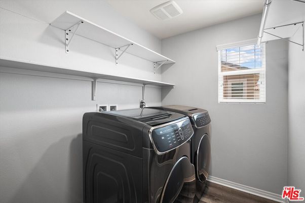 Interior, Washer, Wood Texture Flooring