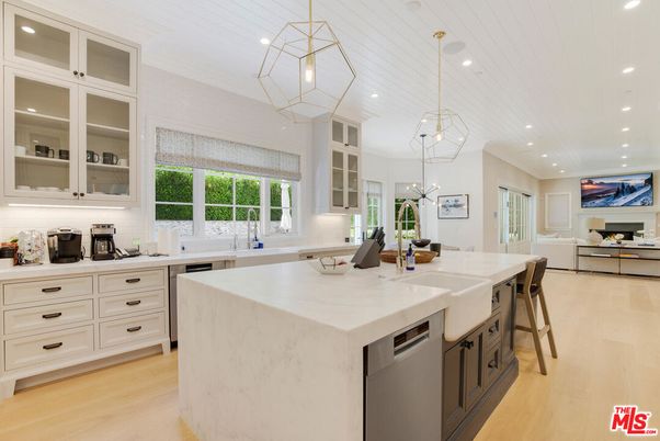Fireplace, Interior, Kitchen, Pendant Lights, Recessed Lighting, Wood Texture Flooring