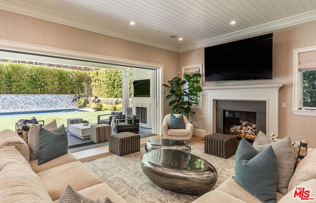 Fireplace, Interior, Living room, Recessed Lighting