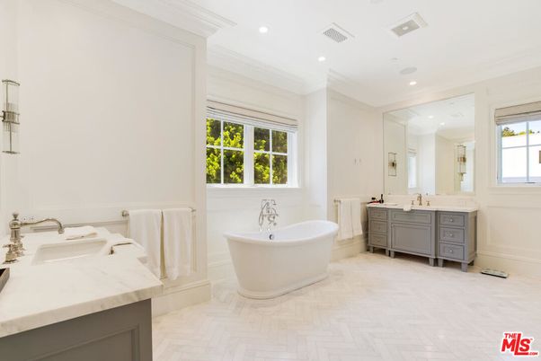 Bathroom, Dual Sink Vanities, Free Standing Baths, Interior, Recessed Lighting