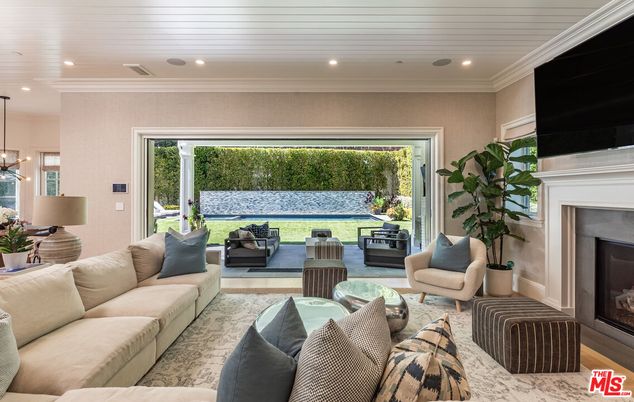 Fireplace, Interior, Living room, Pendant Lights, Recessed Lighting