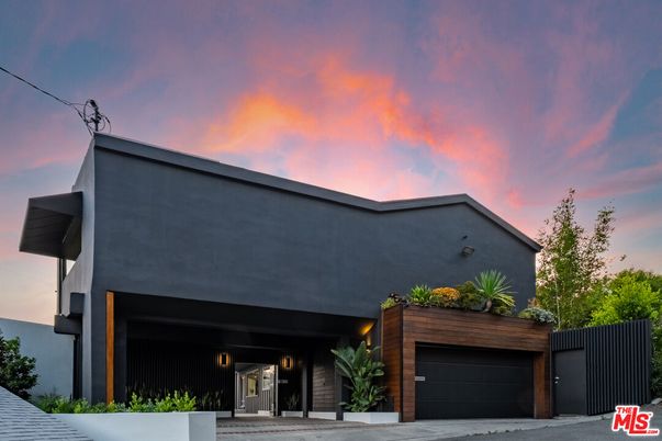 Attached, Exterior, Facade, Modern