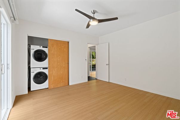 Interior, Utility Closets, Washer, Wood Texture Flooring