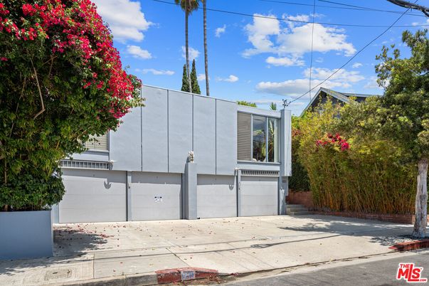Attached, Exterior, Facade, None