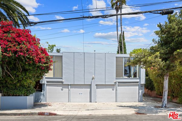 Attached, Exterior, Facade, None