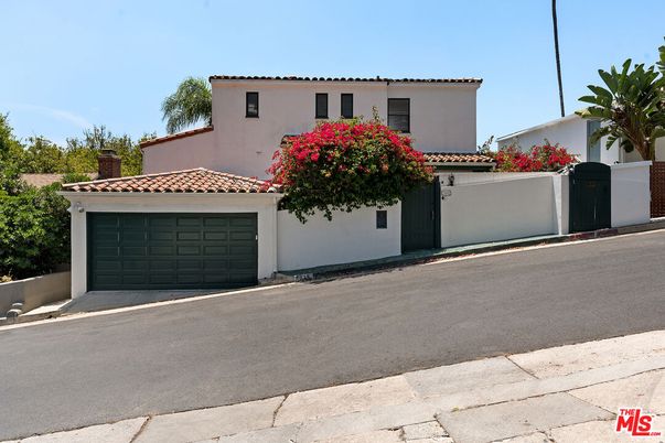 Attached, Exterior, Facade, Spanish Mediterranean