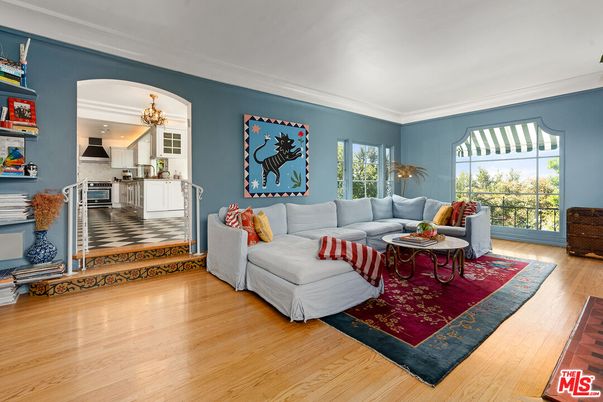 Chandelier, Interior, Kitchen, Living room, Stainless Steel Appliances, Wood Texture Flooring
