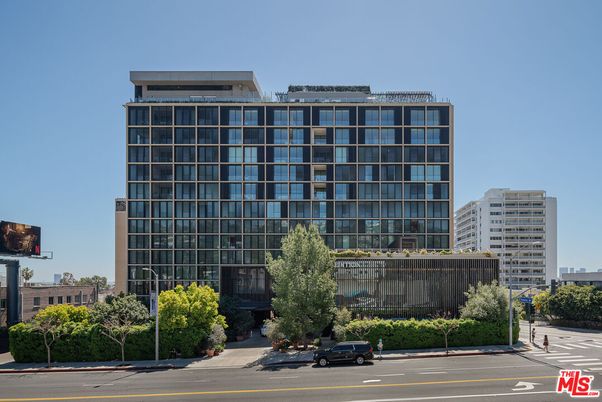 Exterior, Facade, Highrise