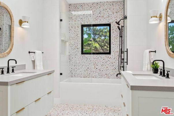 Bathroom, Dual Sink Vanities, Interior